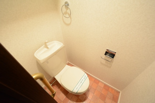 コンパクトで使いやすいトイレです♪