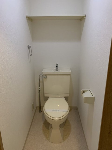 シンプルで使いやすいトイレです♪