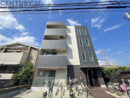 オートロックで外部の人間が簡単に出入りできないため安心です。