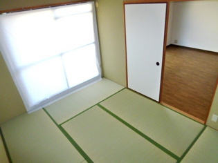 シュアリー西宮の和室