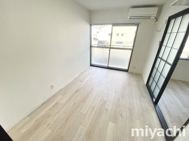 サンステージ上助任の洋室