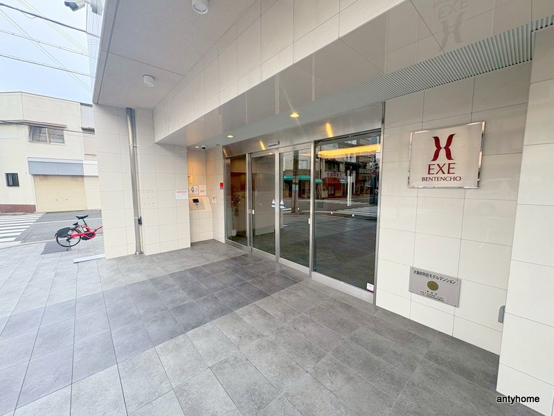 エグゼ弁天町　仲介手数料無料のエントランス