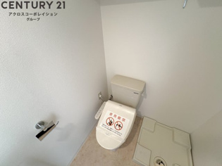 温水洗浄便座付きのトイレです♪