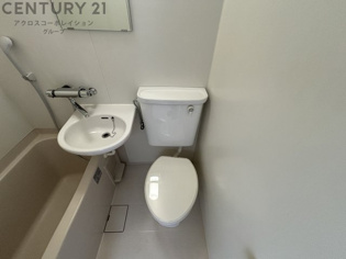 浴室内にトイレがあります☆
