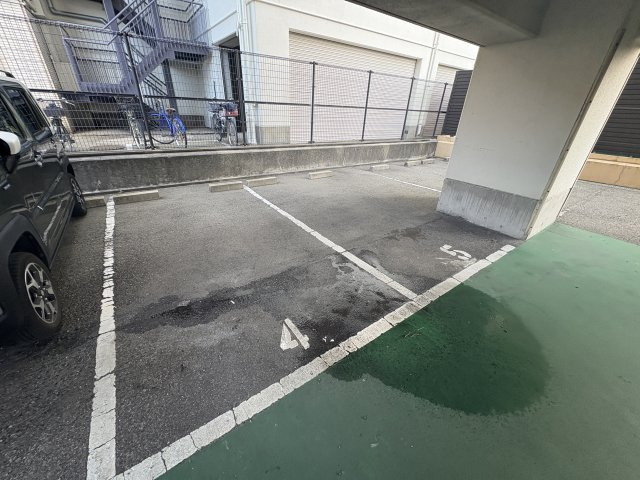 ル・パレ須磨の駐車場