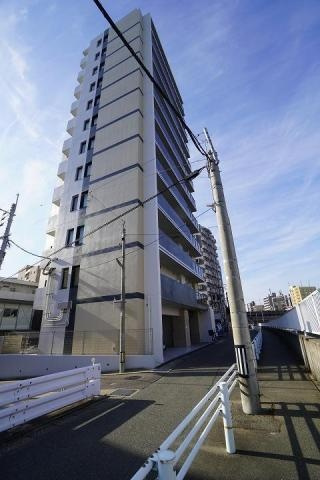 MODERNPALAZZO博多駅東のエントランス