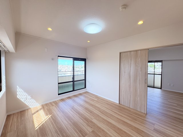 ライオンズマンション首里の洋室