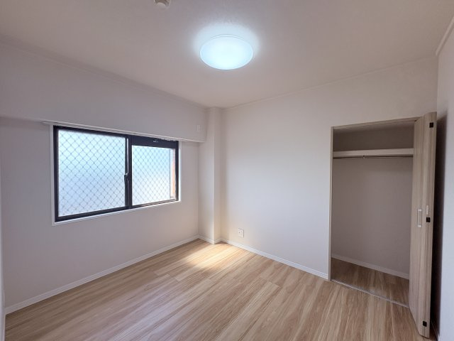 ライオンズマンション首里の洋室
