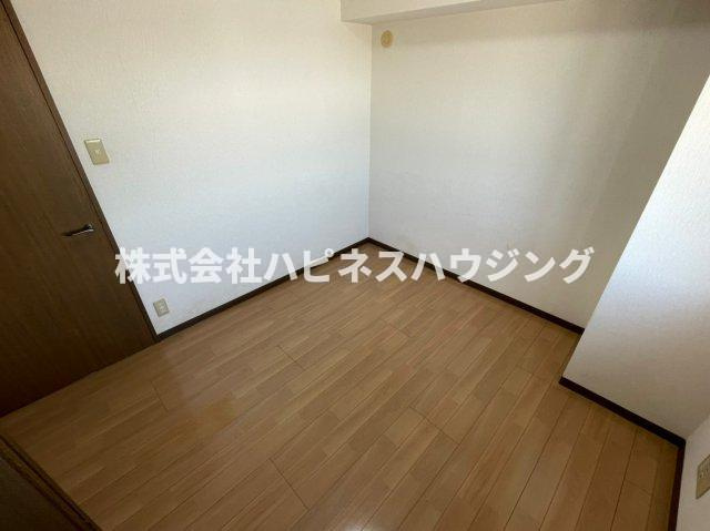 INSURANCE(インシュランス)BLDG.(ビルディング)Ⅲ(スリー)五香の寝室|※同物件他部屋参考写真