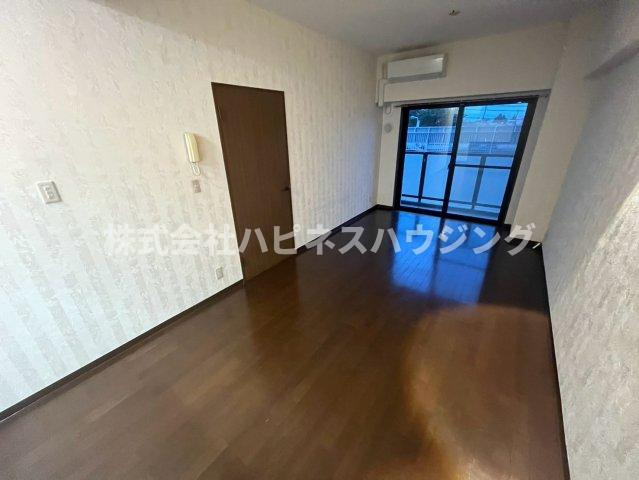 INSURANCE(インシュランス)BLDG.(ビルディング)Ⅲ(スリー)五香の居間・リビング