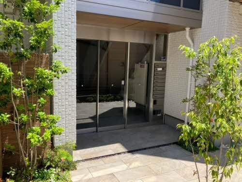 シャーメゾンはなみずきのエントランス