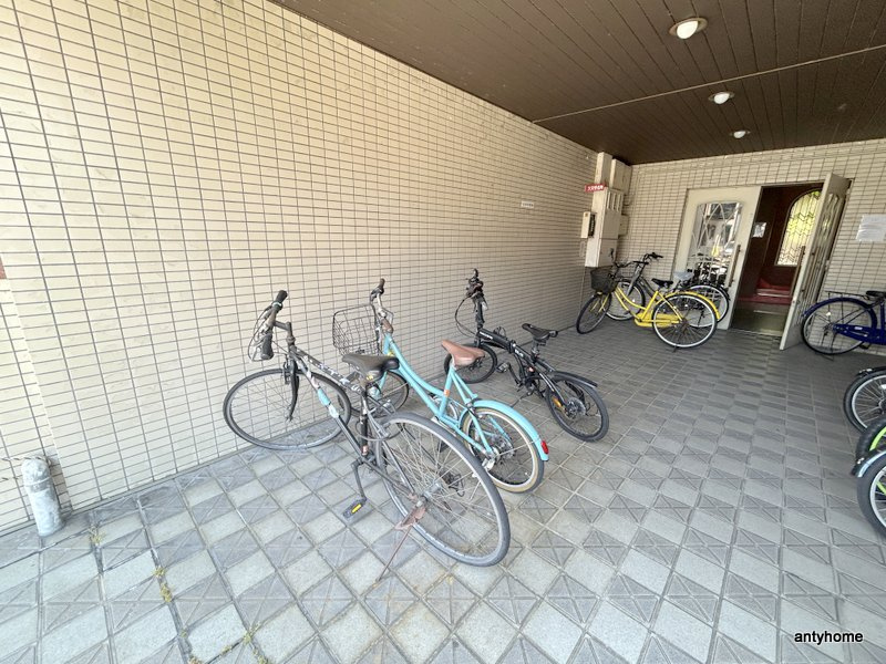 Riora塚本Ⅱ　仲介手数料無料の駐車場
