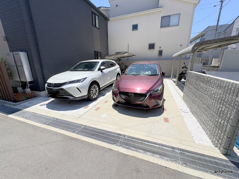 プラム江坂の駐車場
