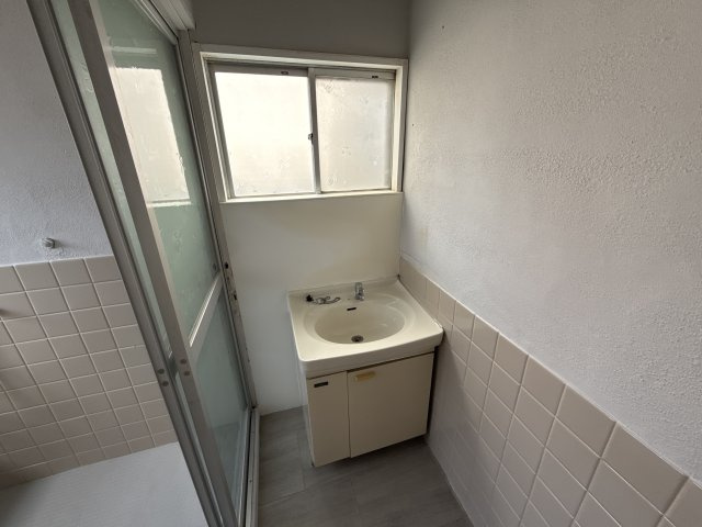 福崎町貸家の洗面所
