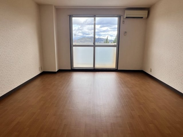 グランドソレイユ|※掲載の室内写真は、同様の間取りを持つ別の部屋のものです。実際のお部屋の仕様やレイアウトは異なる場合があります。