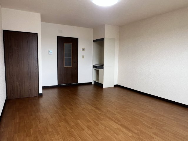 グランドソレイユ|※掲載の室内写真は、同様の間取りを持つ別の部屋のものです。実際のお部屋の仕様やレイアウトは異なる場合があります。