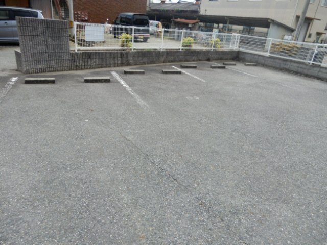 JAメゾンしばまちBの駐車場