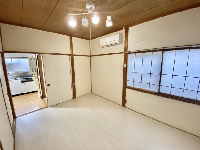 コーポパルⅡの洋室|落ち着いた色調の洋室です