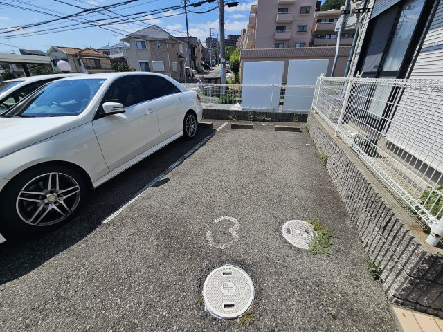 エスポワールレジデンス朝霧の駐車場