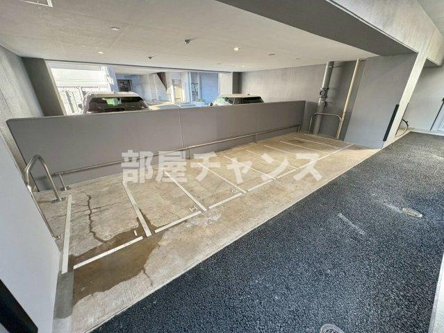 プレサンス桜山駅前アフォードの駐車場