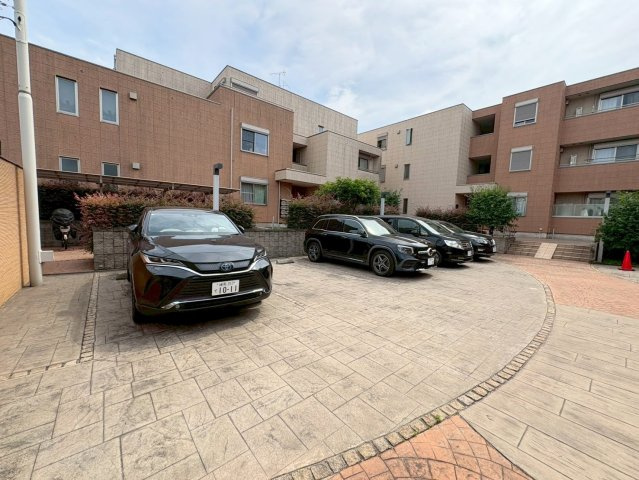 フォレストガーデン鷺宮Ⅰの駐車場|★敷地内駐車場★