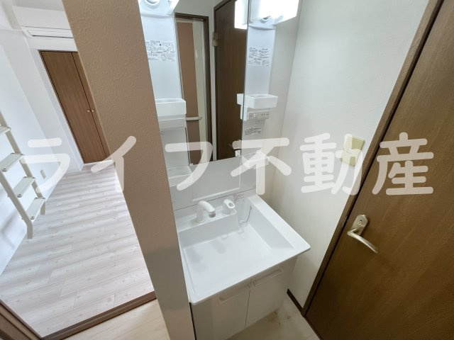 オリバーハウスの独立洗面台|独立洗面台、朝の身支度には欠かせません
