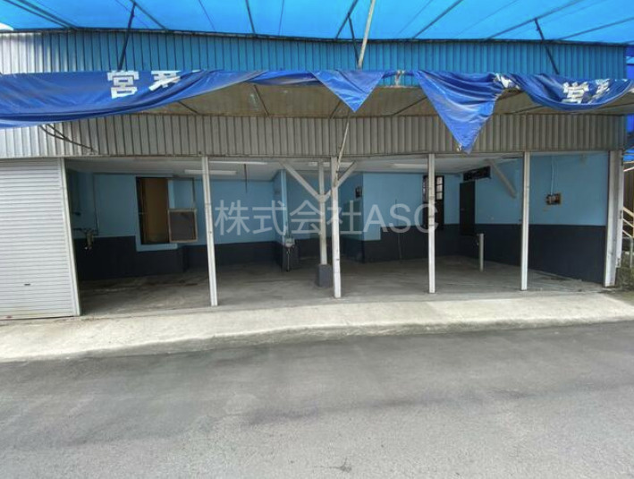 刀根店舗のエントランス