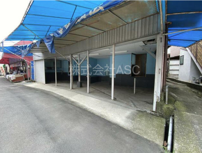 刀根店舗のエントランス