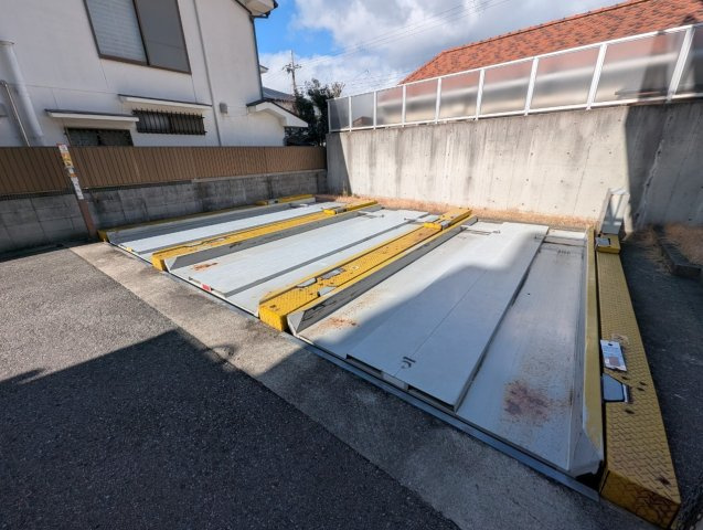 ラピスの駐車場