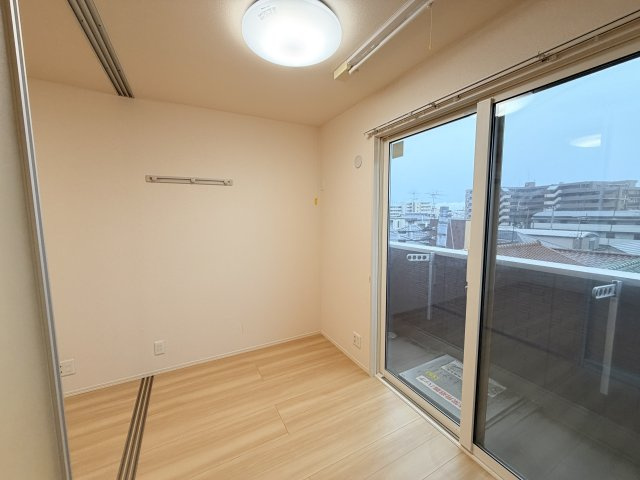 クレール天城通の洋室