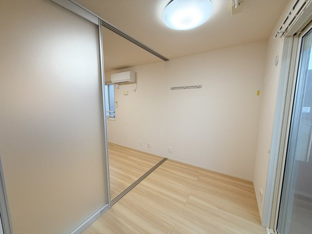 クレール天城通の洋室