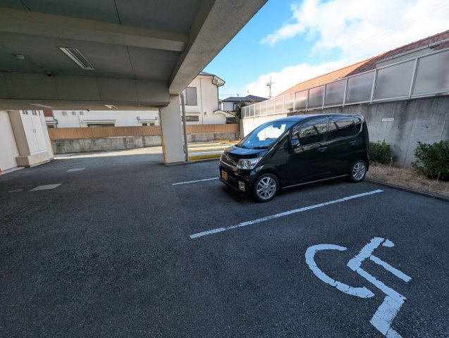 ラピスの駐車場