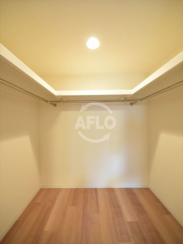プレサンス新町ウィズジョイの収納|プレサンス新町ウィズジョイ　ウォークインクローゼット