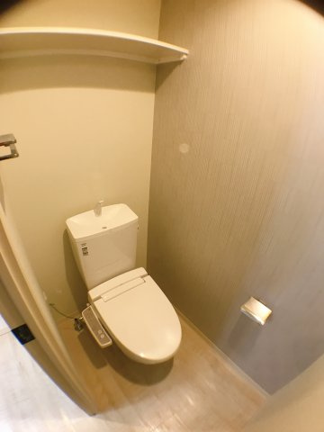 温水洗浄便座付きのトイレです♪