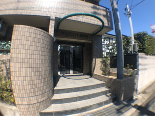 クレアコート産所町のエントランス
