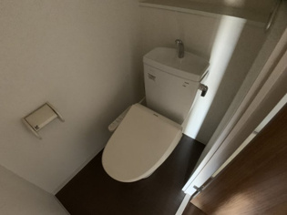 温水洗浄便座付きのトイレです♪