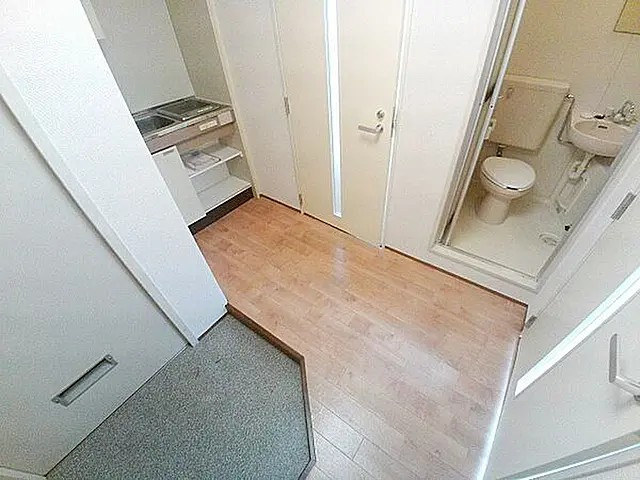 メイプル壱番館の玄関