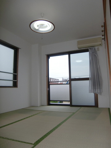 ダイヤマンションの寝室|★２面採光の和室★
