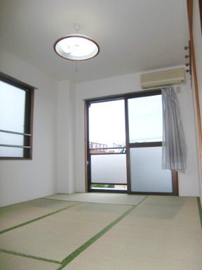 ダイヤマンションの寝室|★２面採光の和室★