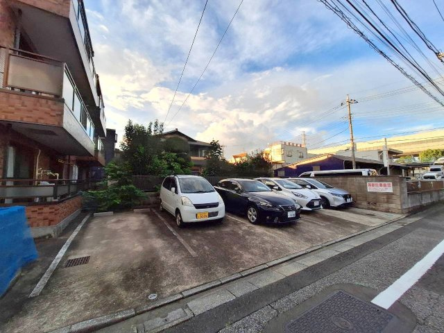 ダイヤマンションの駐車場