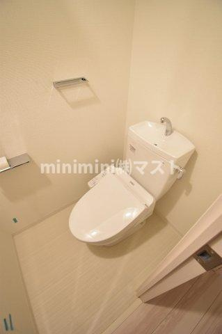 大阪市中央区本町橋の賃貸マンションのトイレ