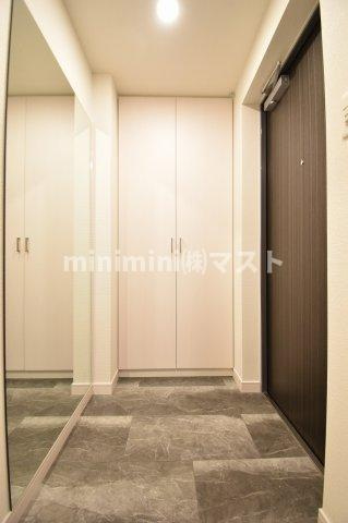 大阪市中央区本町橋の賃貸マンションの玄関