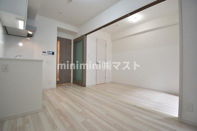 大阪市中央区本町橋の賃貸マンションの居間・リビング