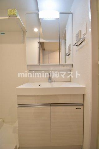 大阪市中央区本町橋の賃貸マンションの洗面所