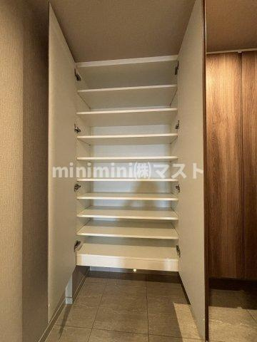 大阪市中央区常盤町２丁目の賃貸マンションの玄関
