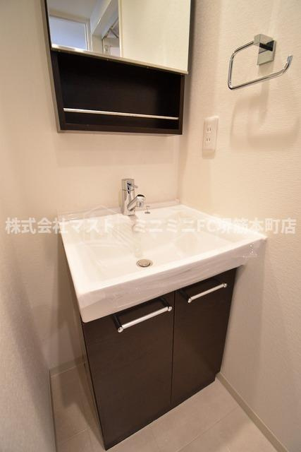 大阪市中央区博労町１丁目の賃貸マンションの洗面所