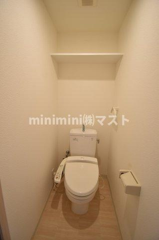 大阪市中央区松屋町の賃貸マンションのトイレ
