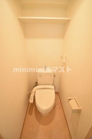 大阪市中央区松屋町の賃貸マンションのトイレ