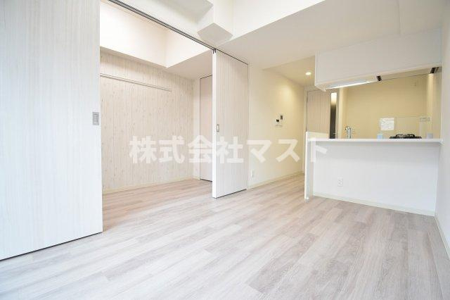 大阪市中央区高津３丁目の賃貸マンションの居間・リビング