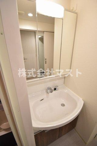 大阪市中央区高津３丁目の賃貸マンションの洗面所